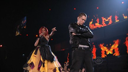 Eminem, Rihanna, Dr. Dre, Skylar Grey - Love the Way You Lie (Part II) & I Need A Doctor Live at Grammy 2011